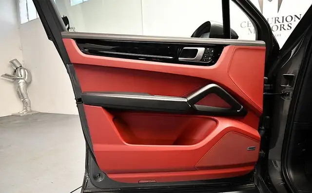 Porsche Cayenne view 14