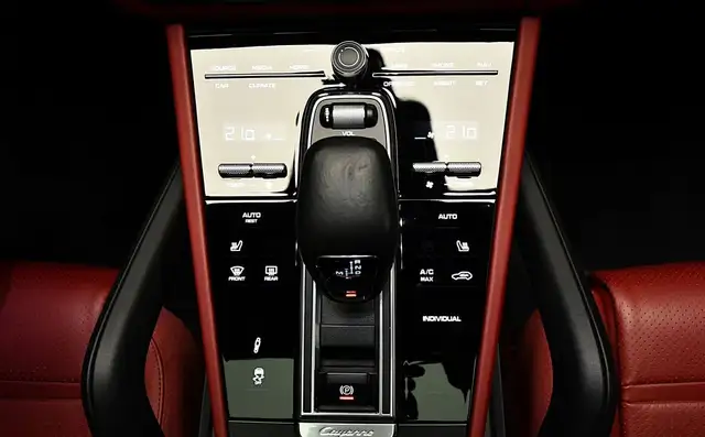 Porsche Cayenne view 12