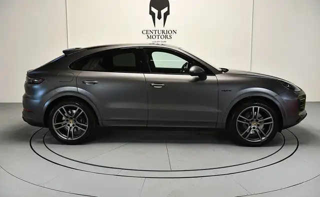 Porsche Cayenne view 3