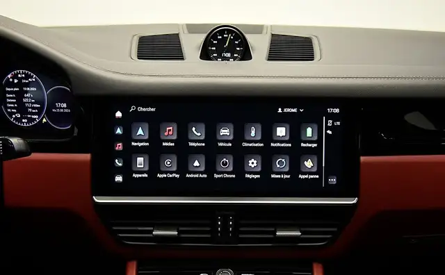 Porsche Cayenne view 13