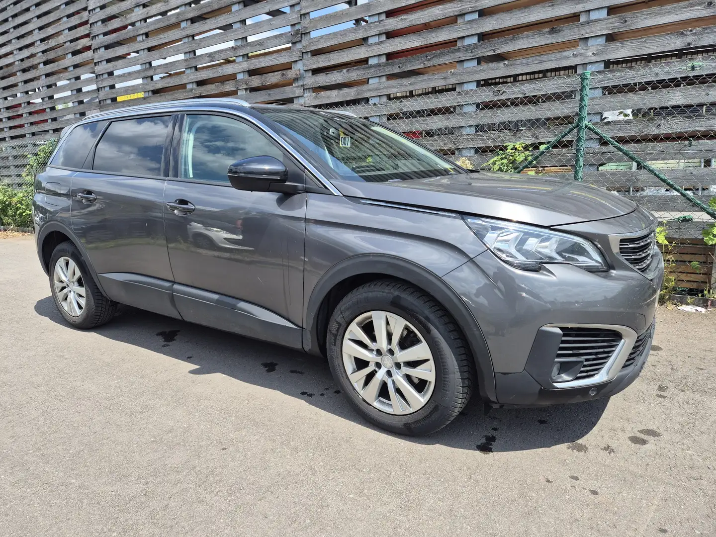 Peugeot 5008 1.6 BLUEHDI Gris - 1
