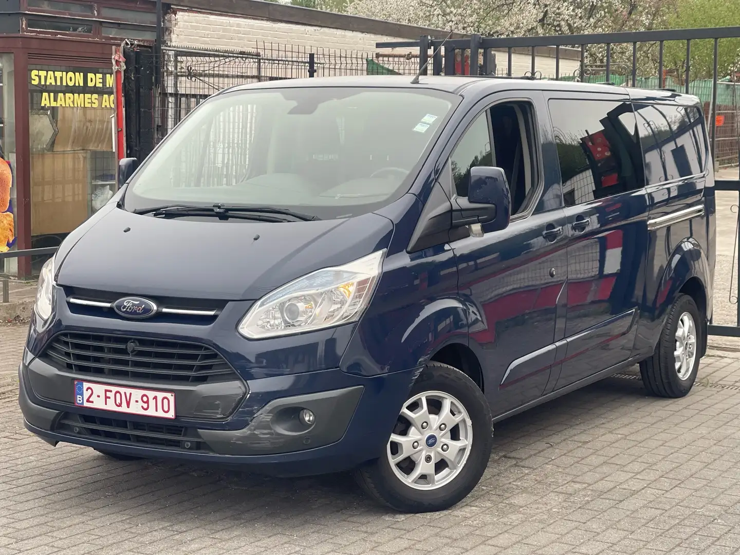 Ford Transit Custom 2.2 TDCi L2H1 / 6 Places / AC / CT OK Kék - 1