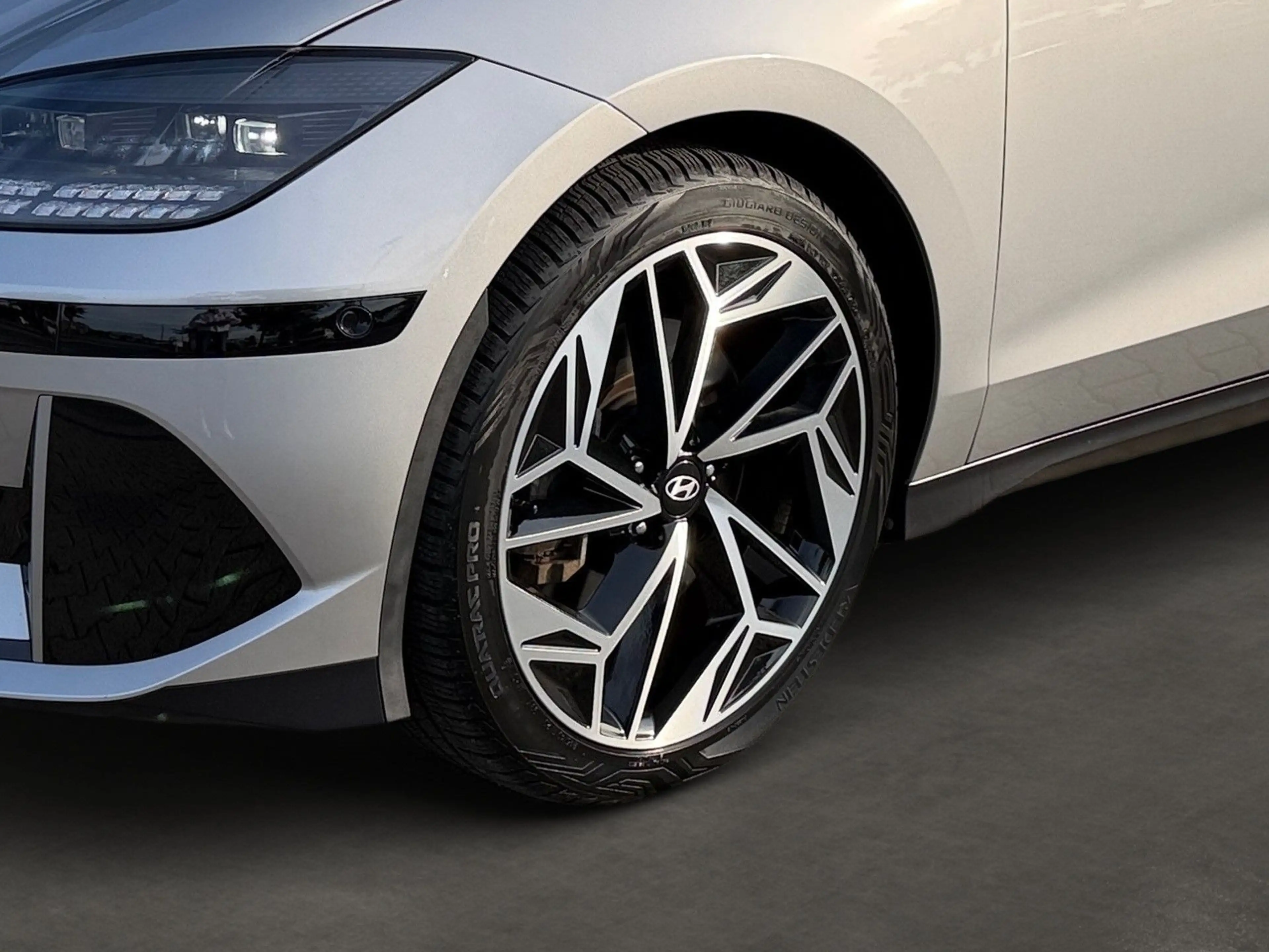 Hyundai IONIQ 6 77,4 kWh 2WD UNIQ DIG SPIEGEL 20 Bluetooth — photo 8