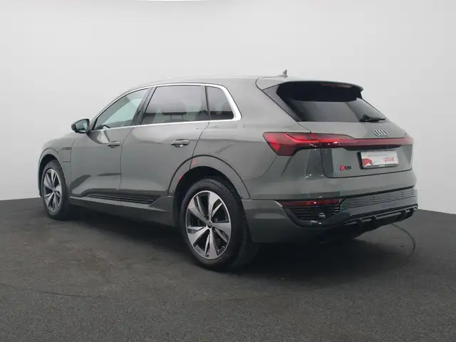 Audi Q8 E-Tron view 5