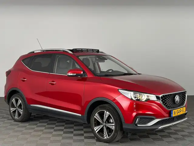 MG ZS EV Luxury 45 kWh | LEDER | SCHUIFDAK ✅ 1e Eigenaar