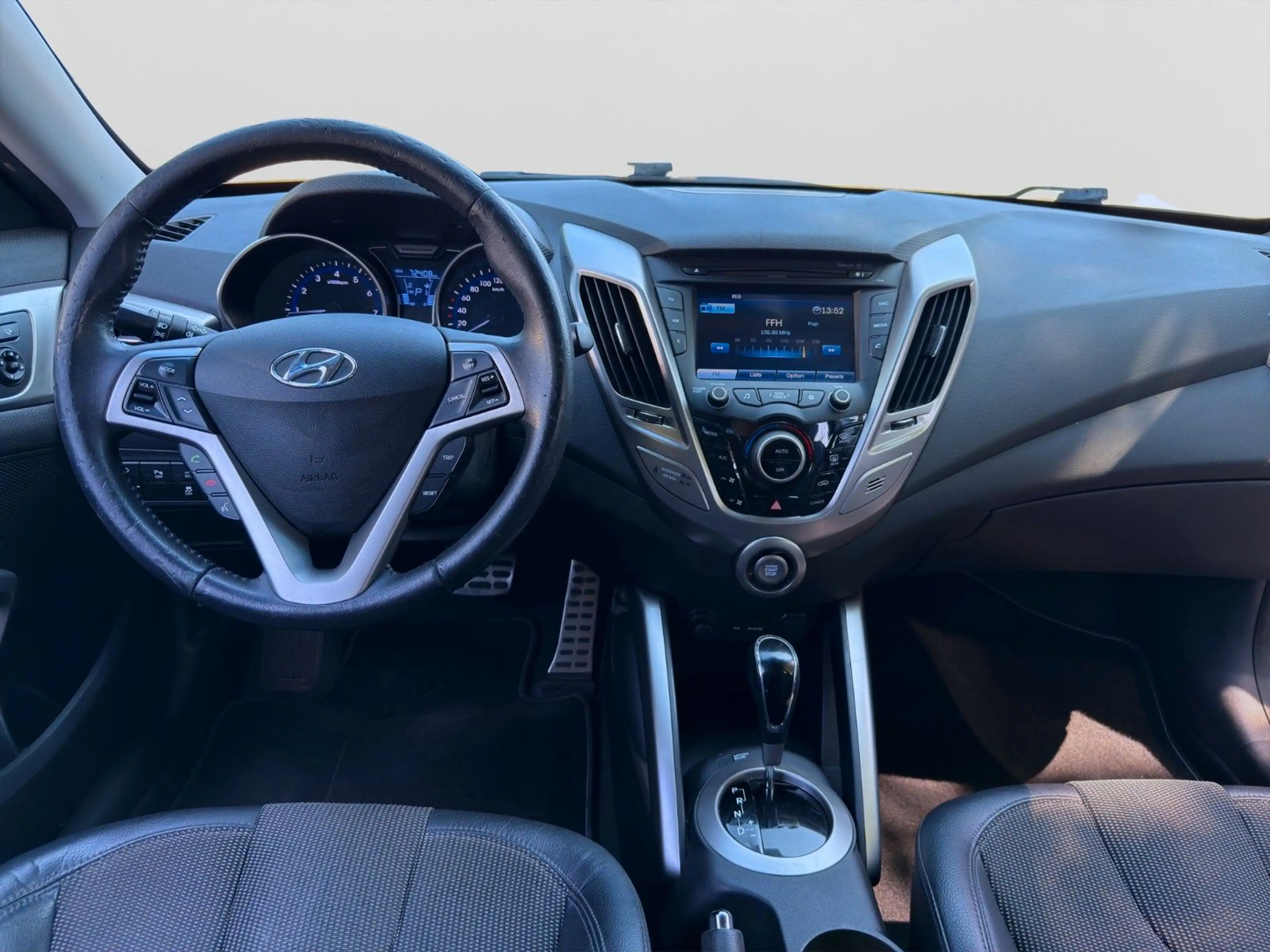 Hyundai VELOSTER Style/Klima/PDC/TEMP/72.000km — photo 11