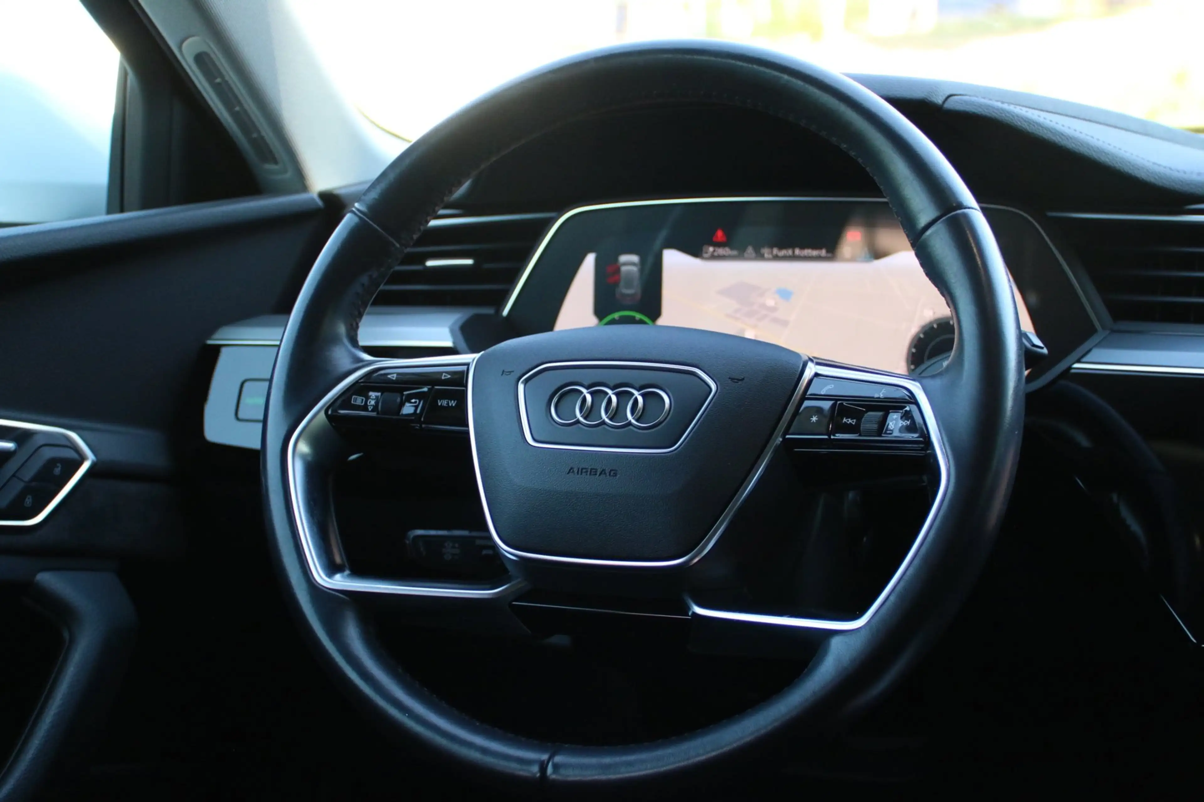 Audi e-tron E-tron 50 quattro Launch edition 71 kWh SOH 93,6% — photo 11