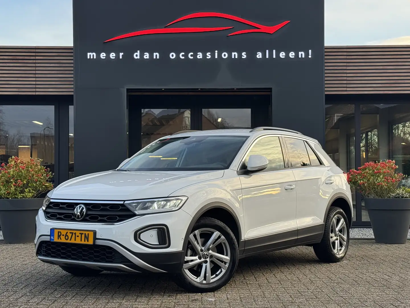Volkswagen T-Roc 1.0 TSI 110pk 75 Edition Weiß - 1