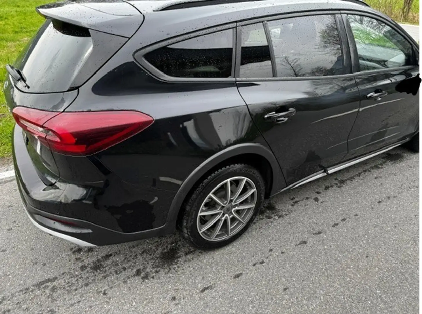 Ford Focus Focus Turnier 1,0 EcoBoost ST-Line Design ST-Line Design Schwarz - 2