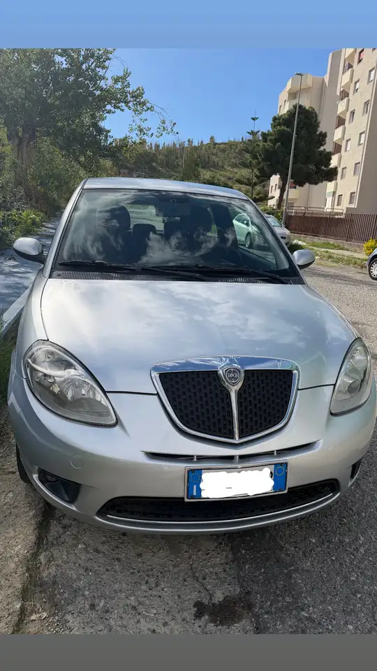 Lancia Ypsilon