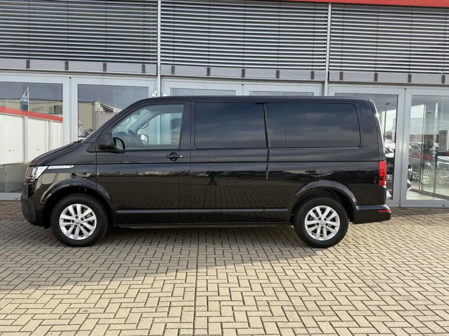 Volkswagen T6.1 Multivan Family 2.0 TDI DSG ACC, KL-AUTOM, Klima Schwarz - 2