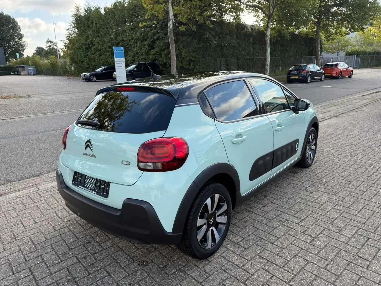 Citroen C3 1.2 PureTech Feel, Panodak, Navi, 12 mnd Garantie Vert - 2