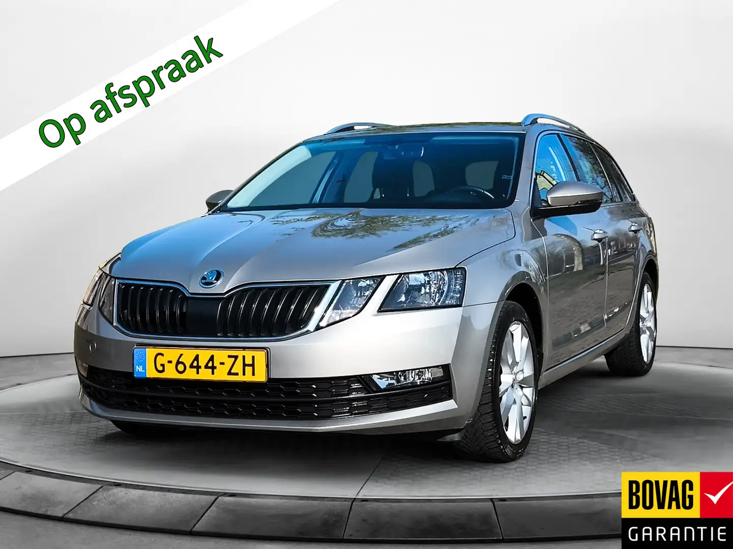 Skoda Octavia Combi 1.0 TSI Greentech Clever Edition (116 PK) 1e Grau - 1