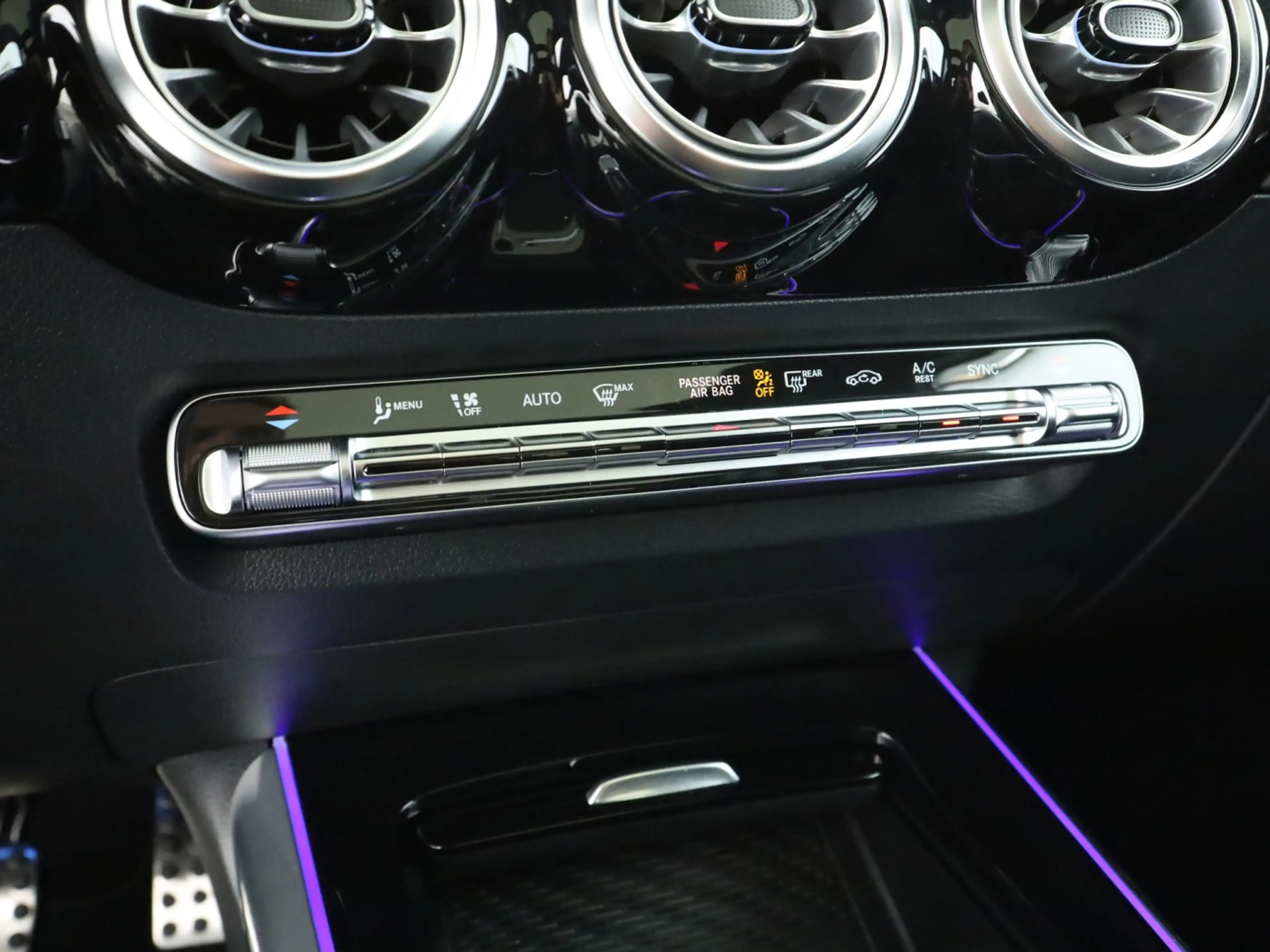 Mercedes-Benz GLA 200 d AMG Line Premium Plus*Kamera*LED*Keyl. — photo 14