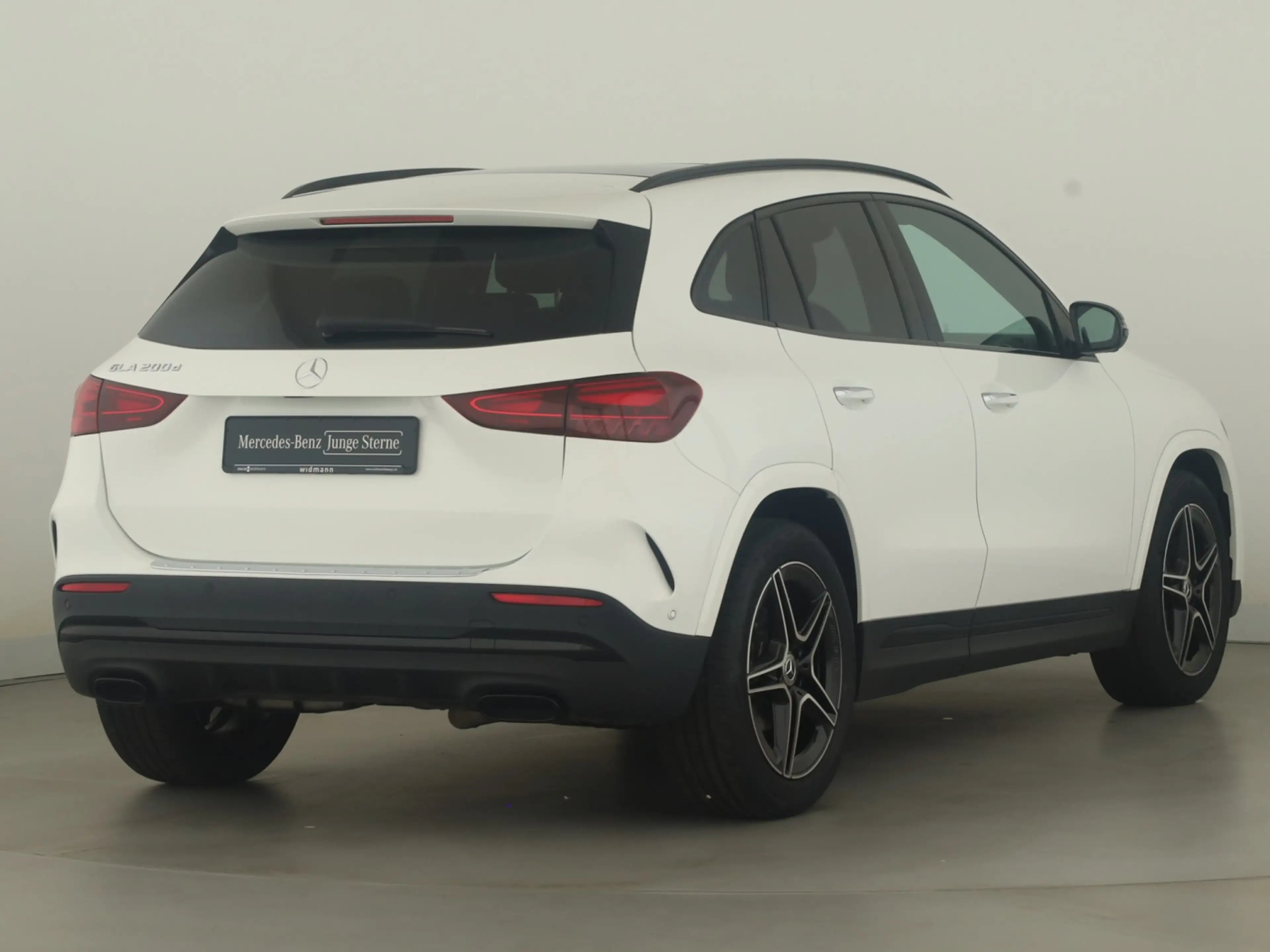 Mercedes-Benz GLA 200 d AMG Line Premium Plus*Kamera*LED*Keyl. — photo 2