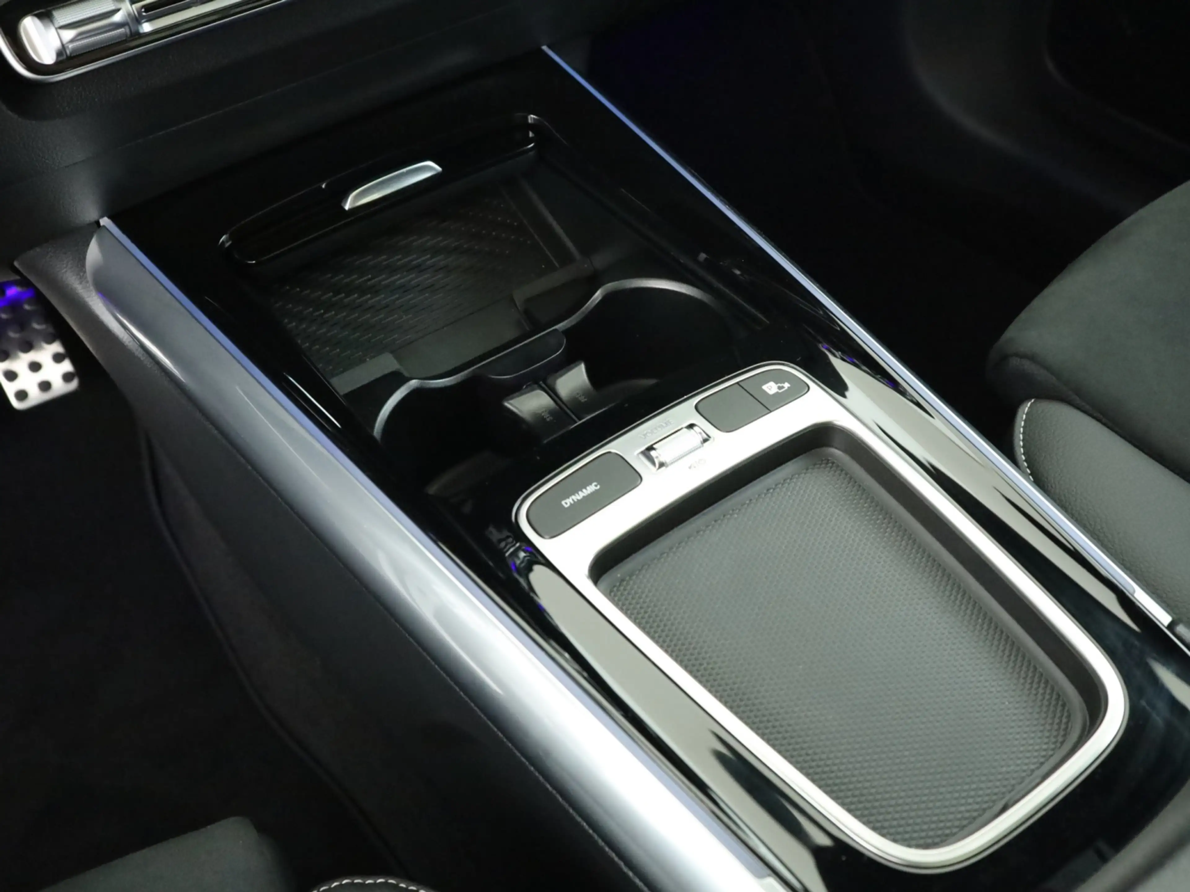 Mercedes-Benz GLA 200 d AMG Line Premium Plus*Kamera*LED*Keyl. — photo 15