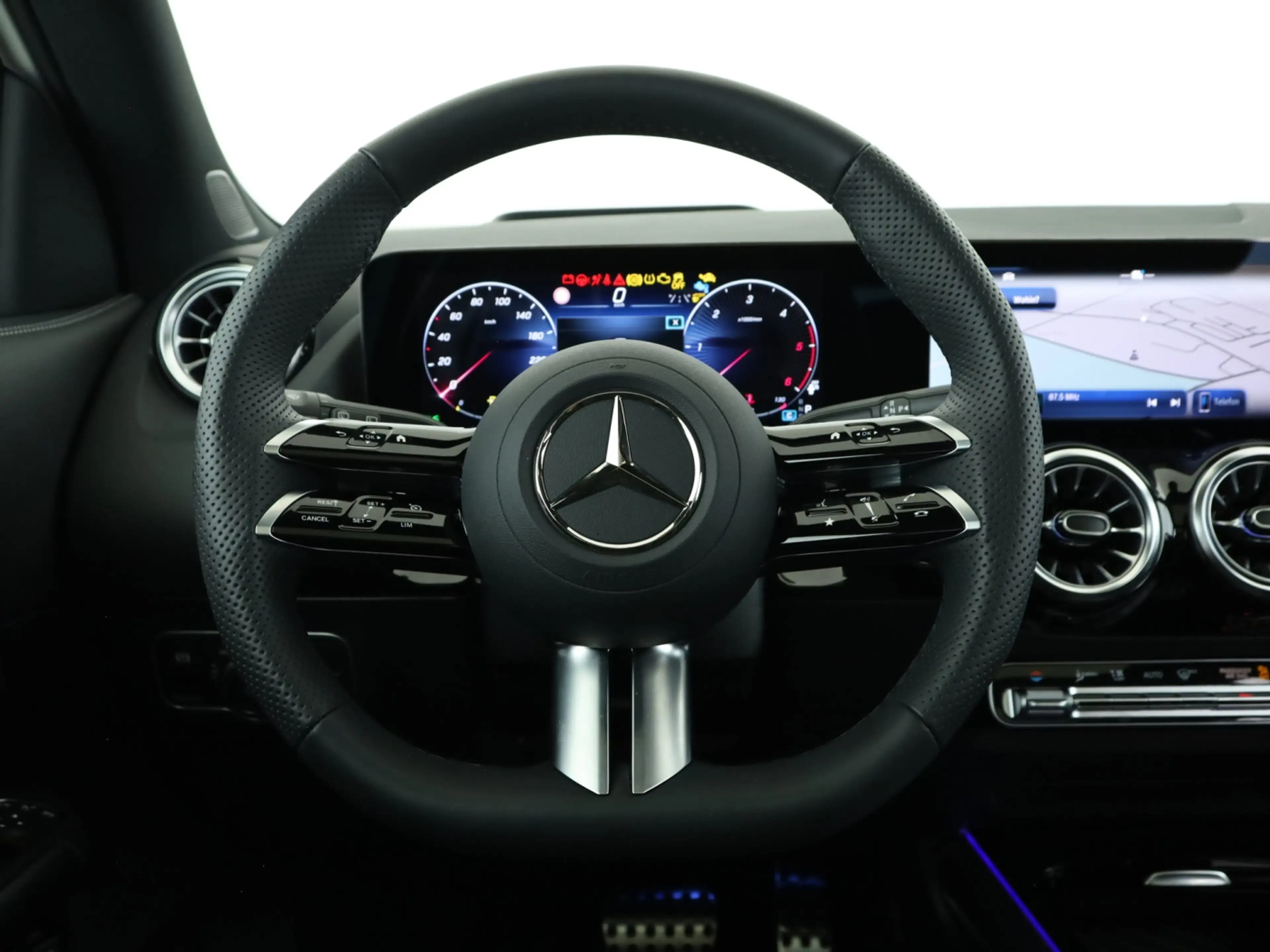 Mercedes-Benz GLA 200 d AMG Line Premium Plus*Kamera*LED*Keyl. — photo 11