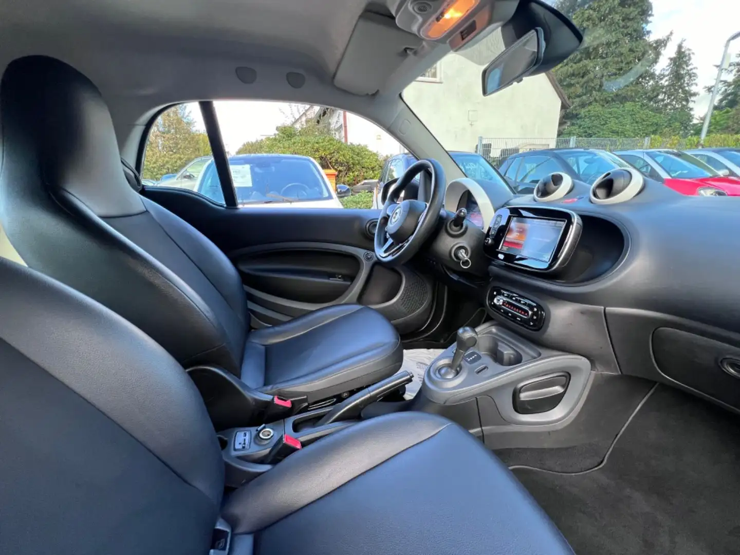 smart forTwo *NAVI*KLIMA*SITZHEIZUNG+ Schwarz - 2