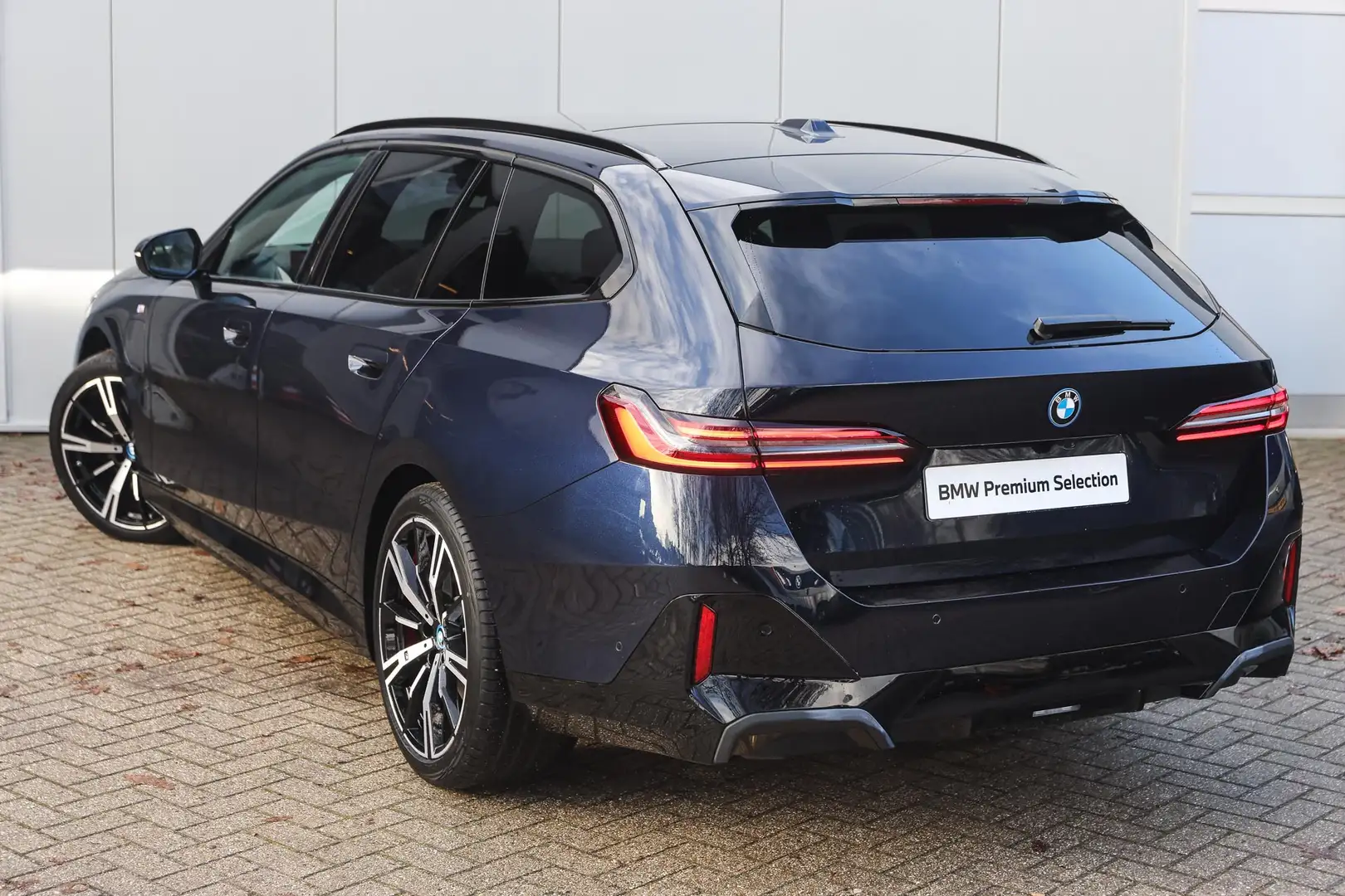 BMW 550 5 Serie Touring 550e xDrive M Sport Automaat / Pan Noir - 2