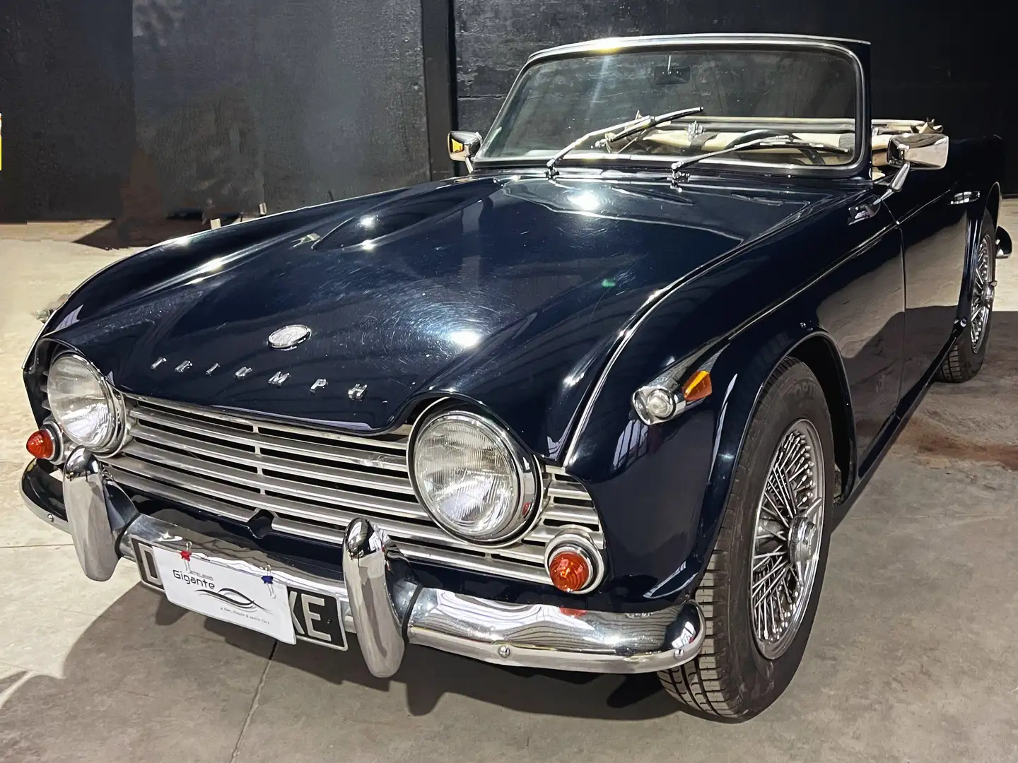 Triumph TR4 IRS Azul - 1