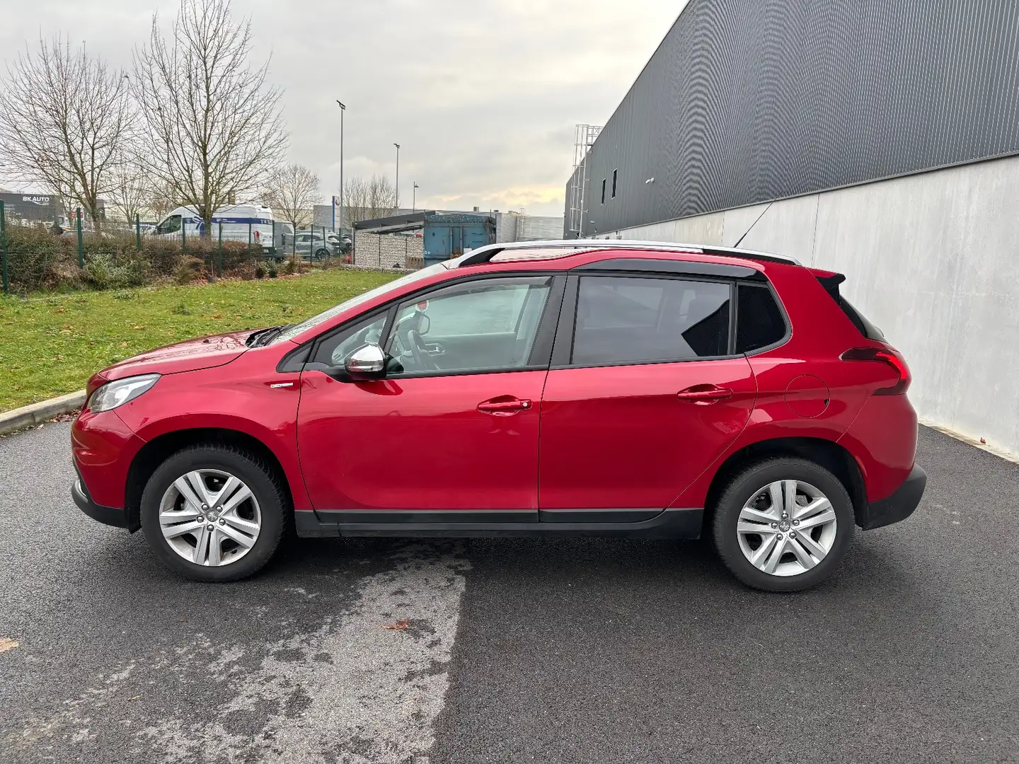 Peugeot 2008 2008 1.2 PureTech 82ch BVM5 Style Rouge - 2