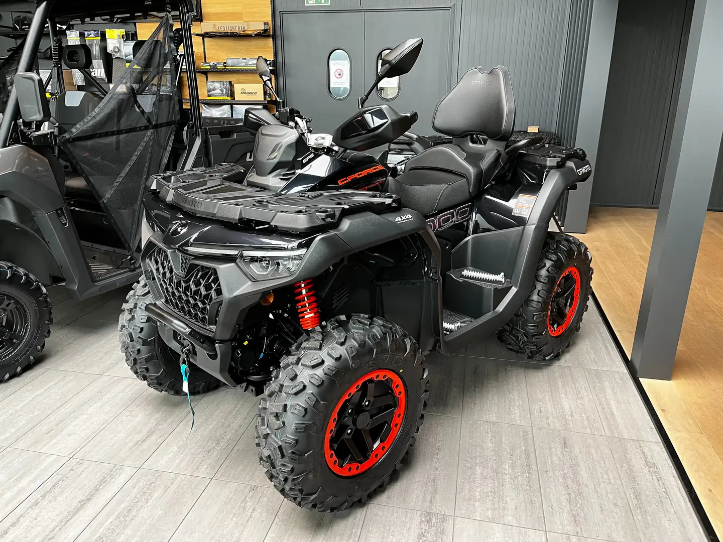 CFMOTO CForce 1000 Touring Premium L7 // MY25, DIRECT LEVERBAAR! Noir - 2