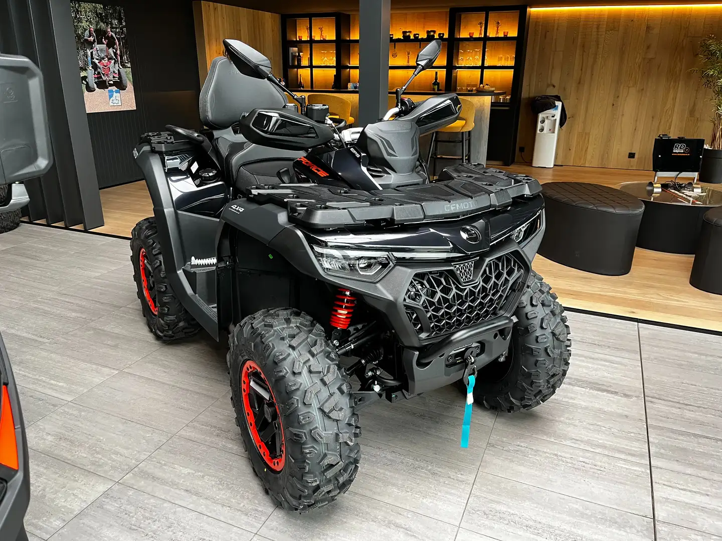CFMOTO CForce 1000 Touring Premium L7 // MY25, DIRECT LEVERBAAR! Noir - 1