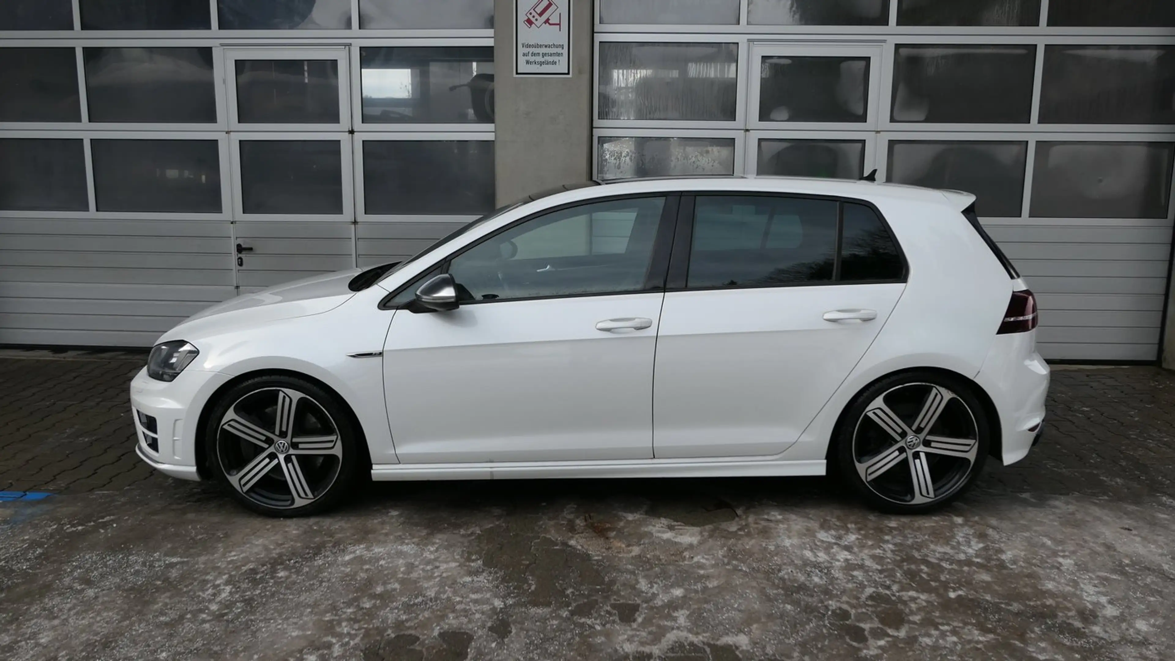 Volkswagen Golf R R DSG — photo 2