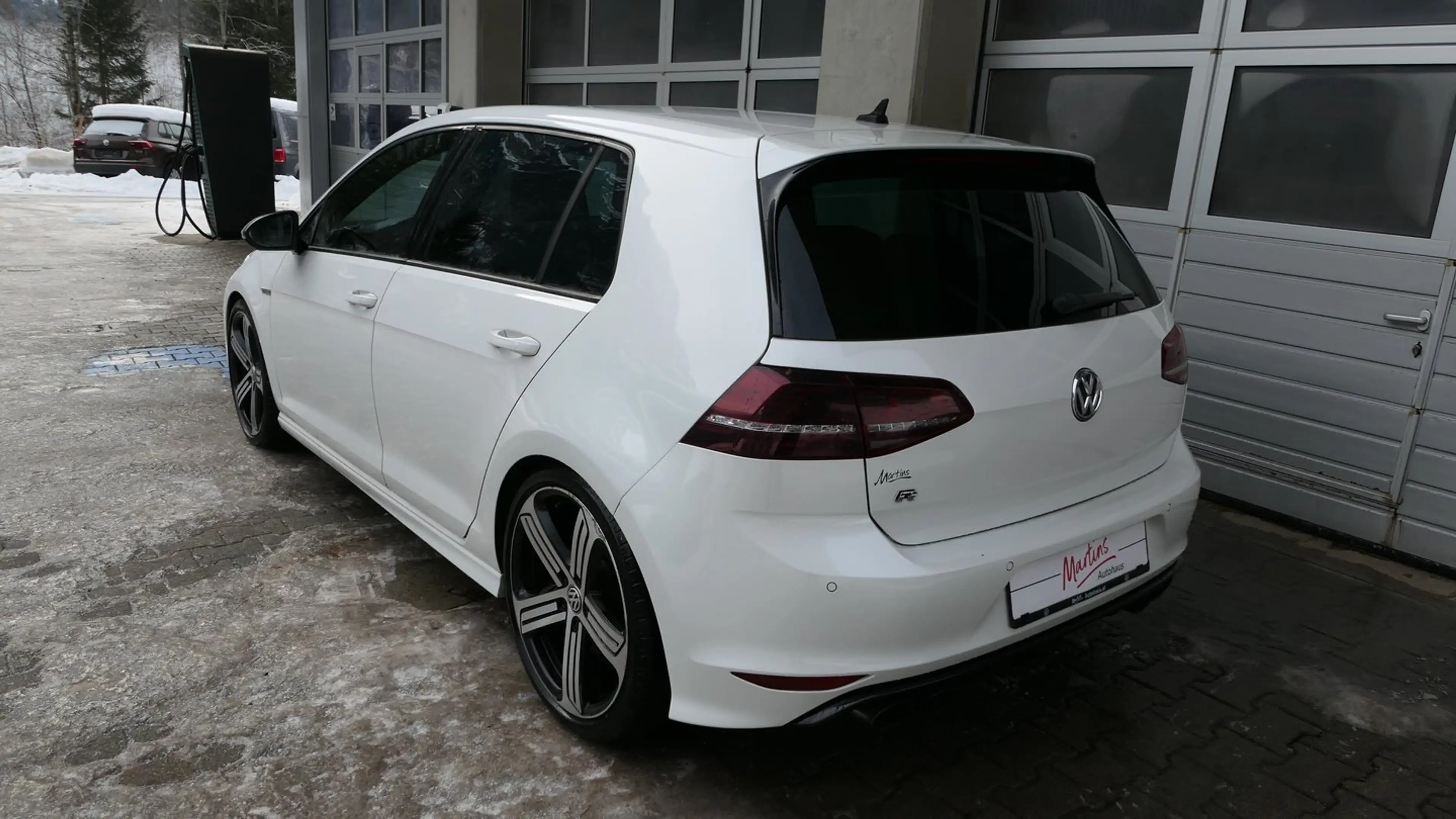 Volkswagen Golf R R DSG — photo 3