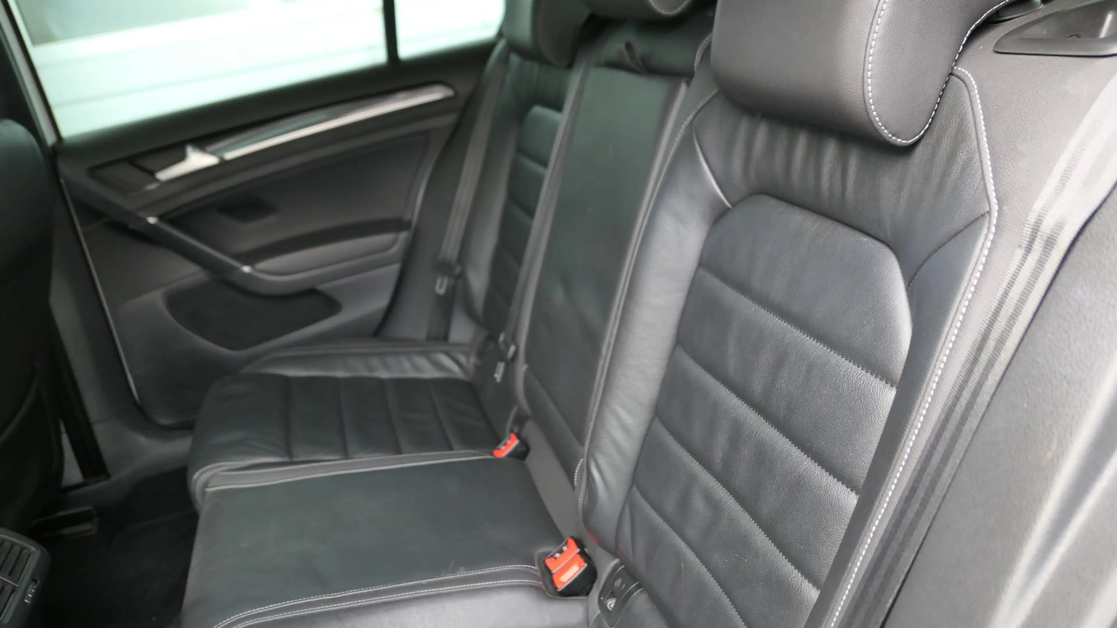 Volkswagen Golf R R DSG — photo 10