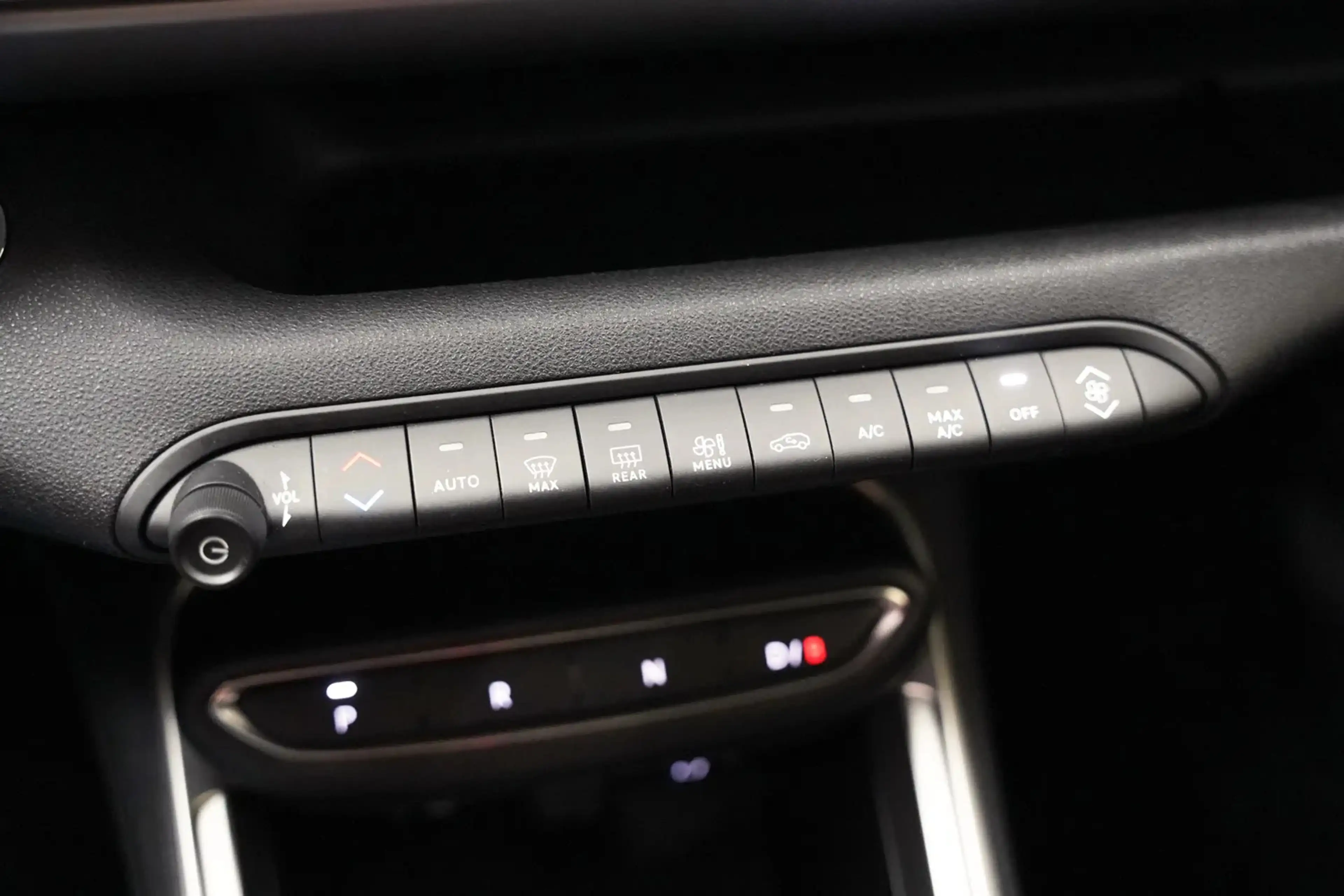 Jeep Avenger Altitude 54kWh [ Adapt.cruise Carplay LED ] — photo 10