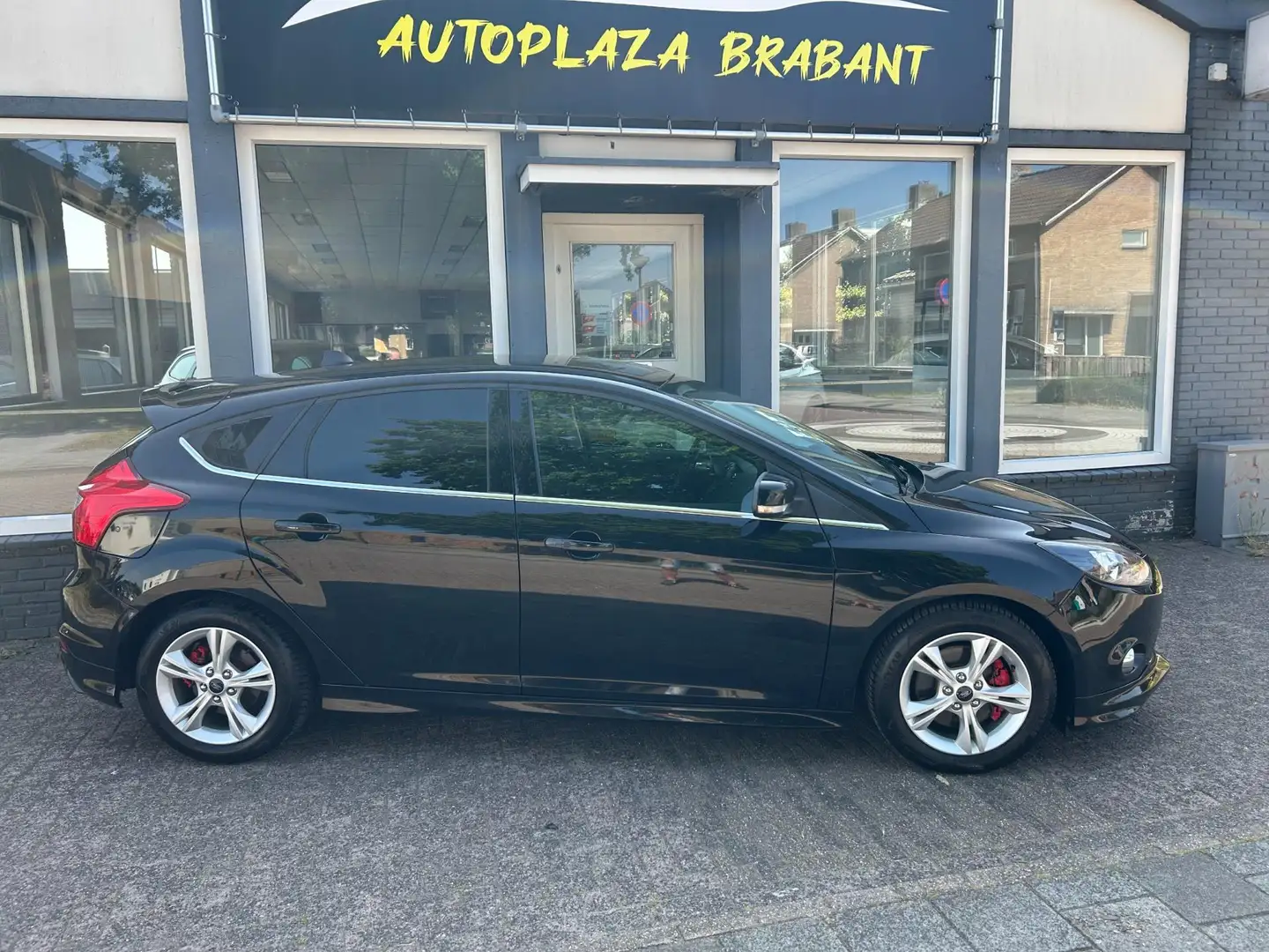 Ford Focus 1.6 EcoBoost Titanium / ST-LINE / ACHTERUITRIJ CAM Zwart - 2