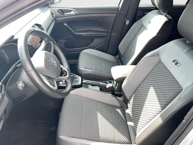 Volkswagen T-Cross view 9