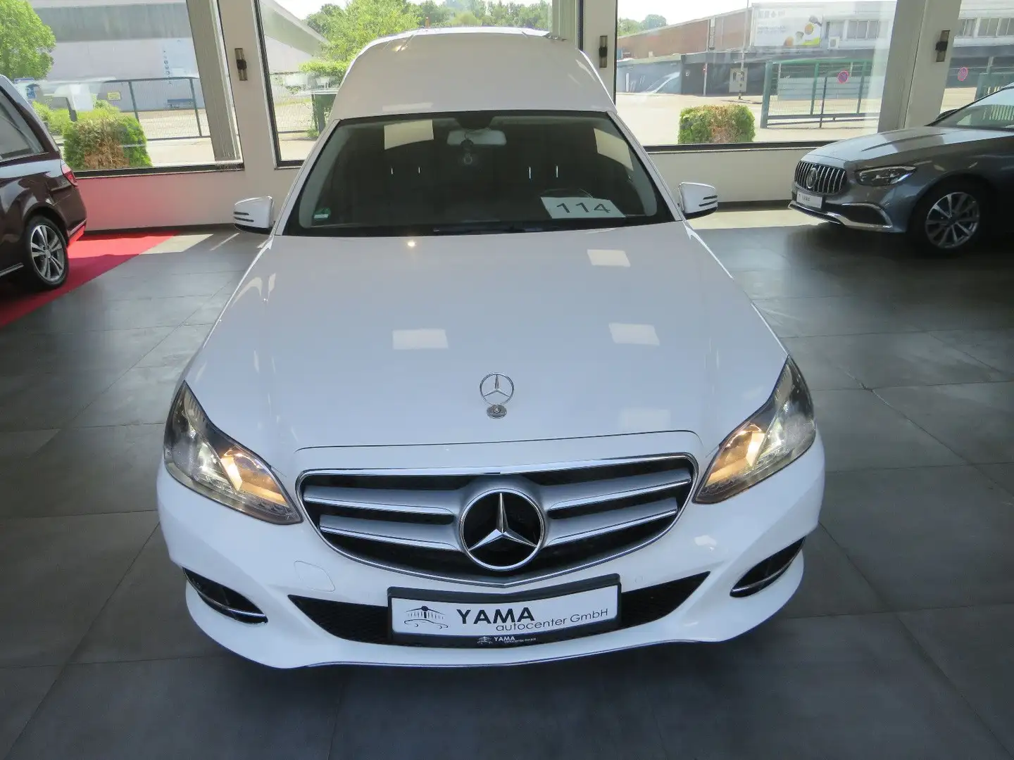 Mercedes-Benz E 250 Kuhlmann Cars Bestattungswagen / Leichenwagen Blanc - 2