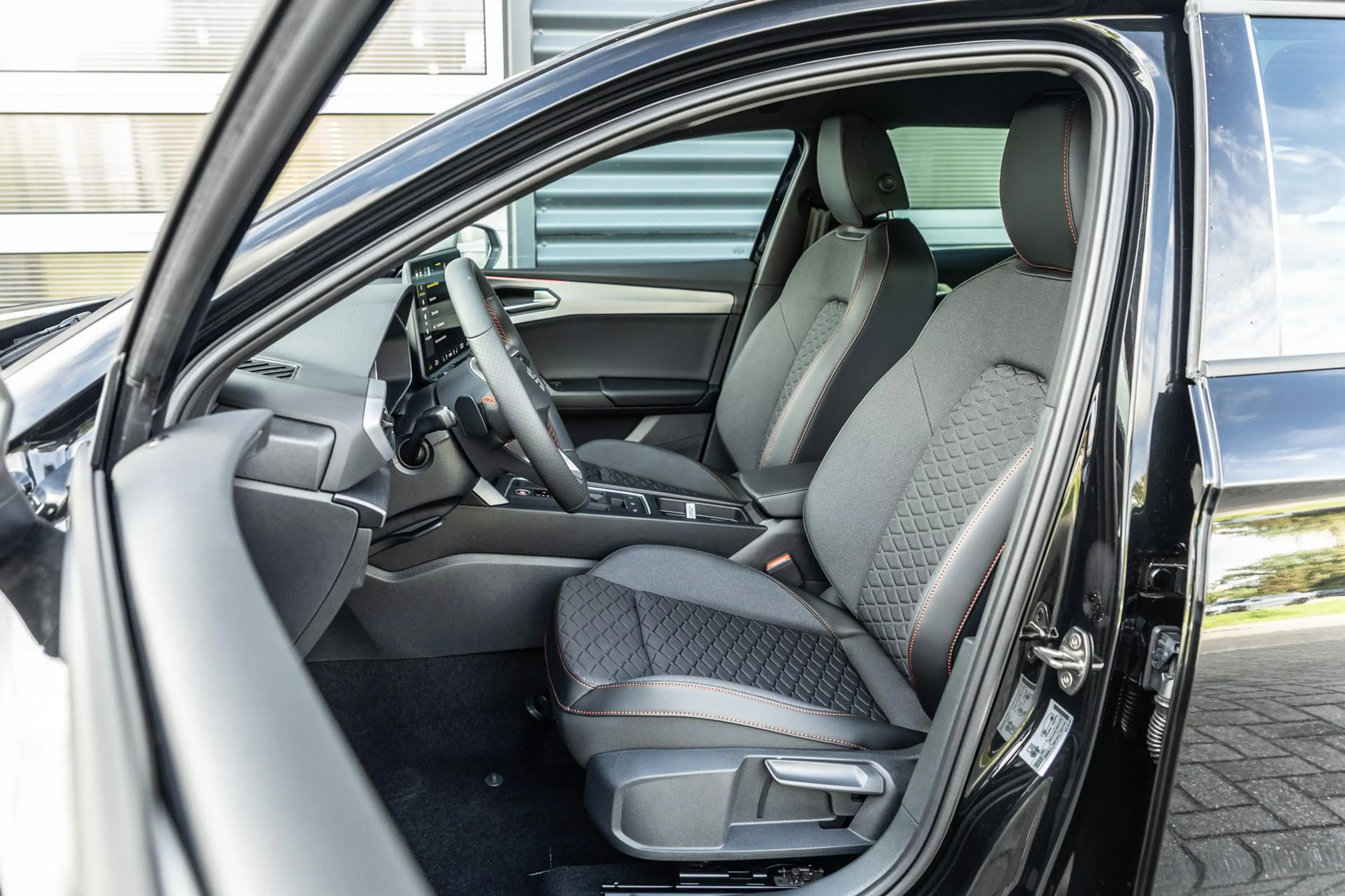 SEAT Leon e-Hybrid Sportstourer 1.5 TSI 204pk DSG FR Business | Trekh — photo 13