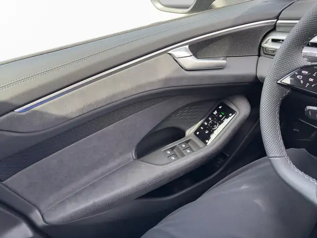 Audi A6 view 10