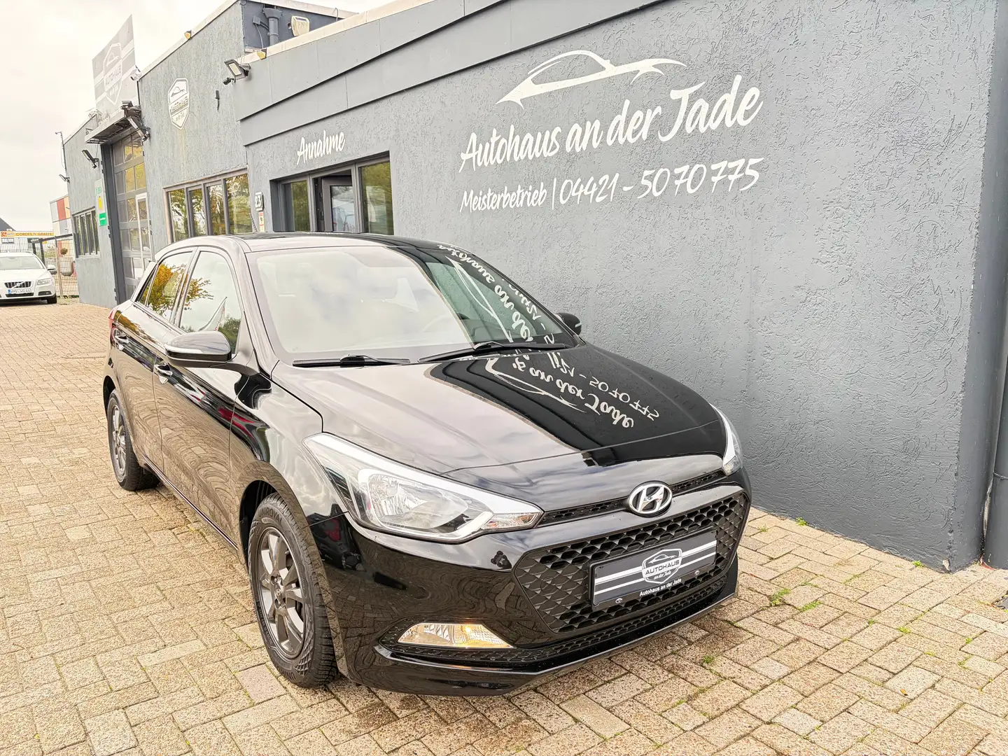 Hyundai i20 YES!Top Zustand*WenigKM*1.Hand*SHgepflegt*Euro6 Schwarz - 1