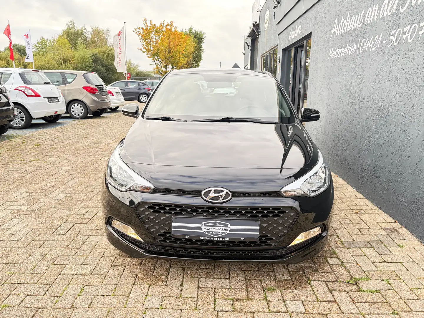 Hyundai i20 YES!Top Zustand*WenigKM*1.Hand*SHgepflegt*Euro6 Schwarz - 2