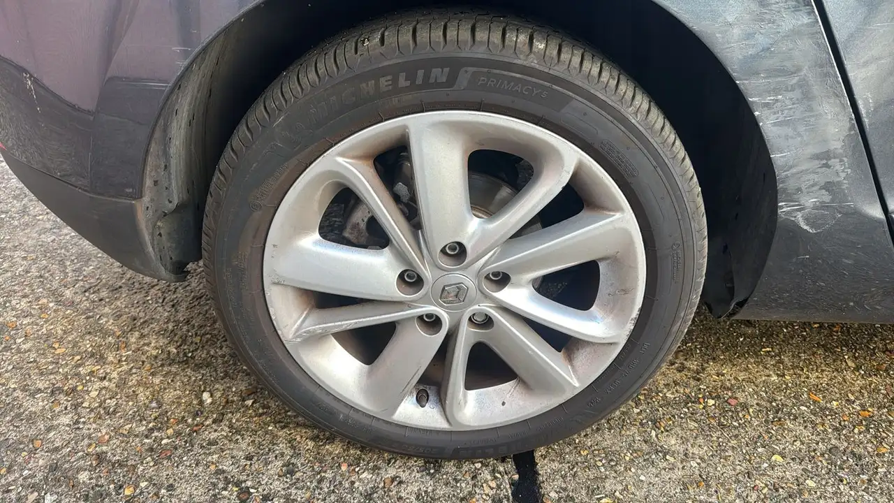 Renault Megane Citadine 5 portes — photo 16