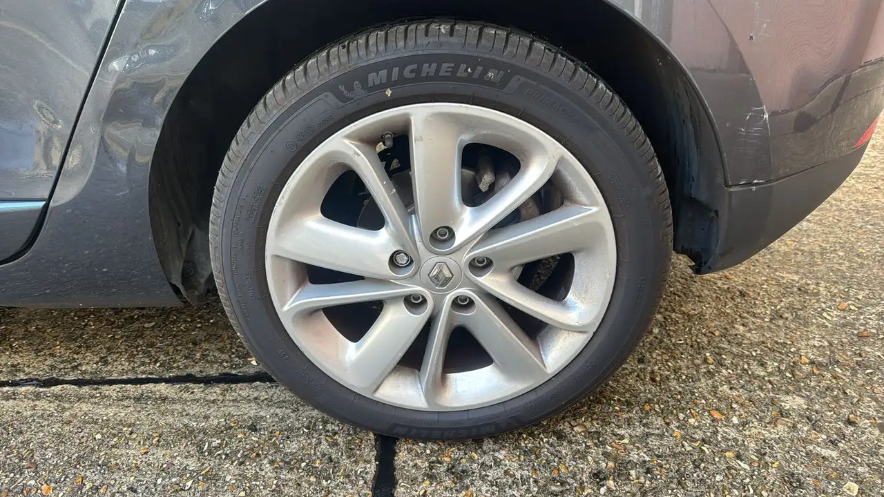 Renault Megane Citadine 5 portes — photo 19
