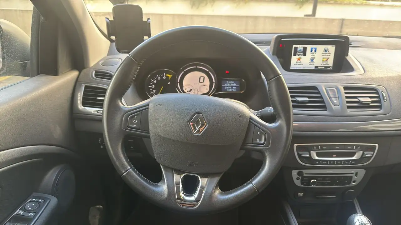 Renault Megane Citadine 5 portes — photo 22