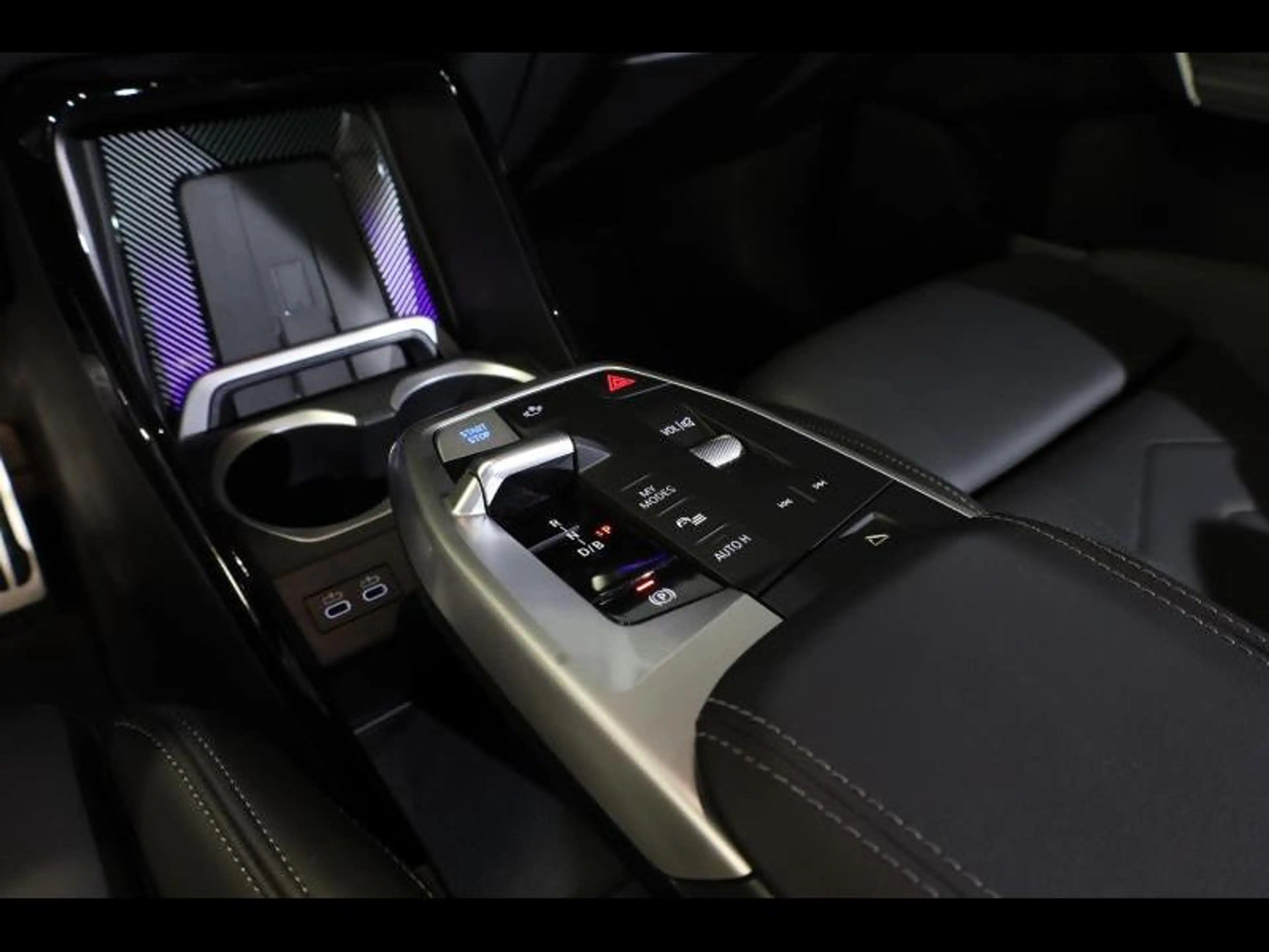 BMW iX1 eDrive20 Kit M Sport iX1 eDrive 20 — photo 13