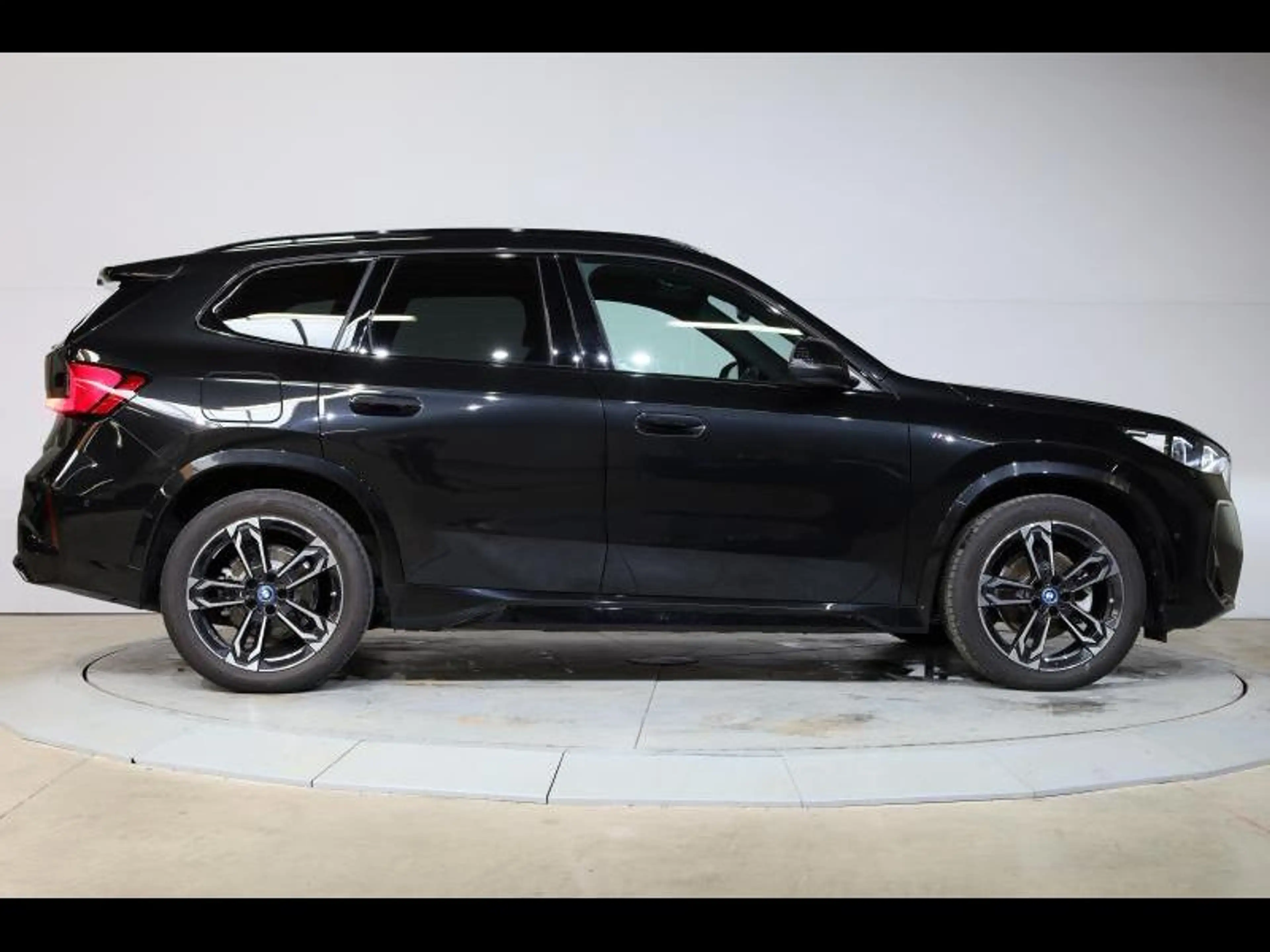 BMW iX1 eDrive20 Kit M Sport iX1 eDrive 20 — photo 4