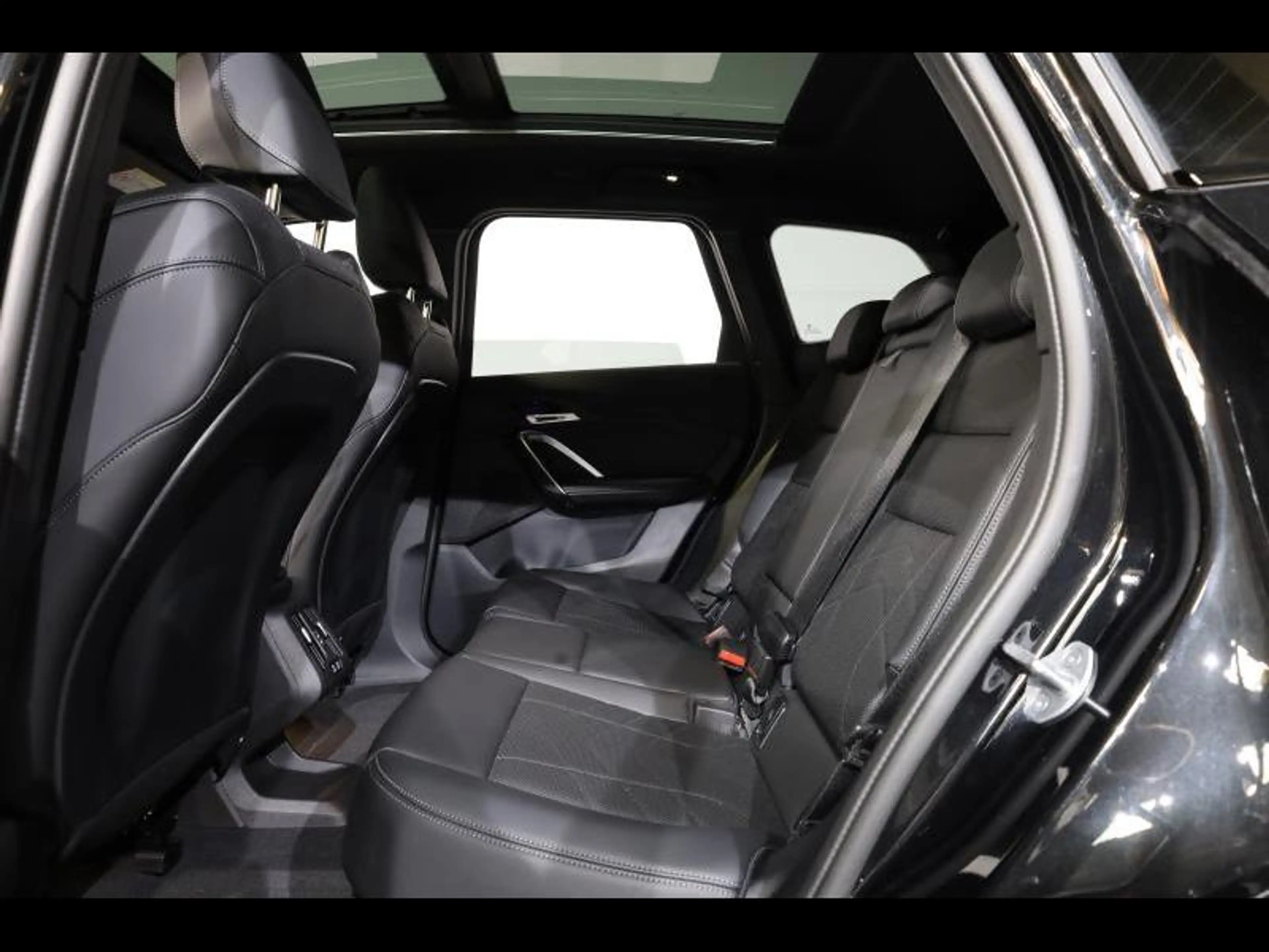 BMW iX1 eDrive20 Kit M Sport iX1 eDrive 20 — photo 11