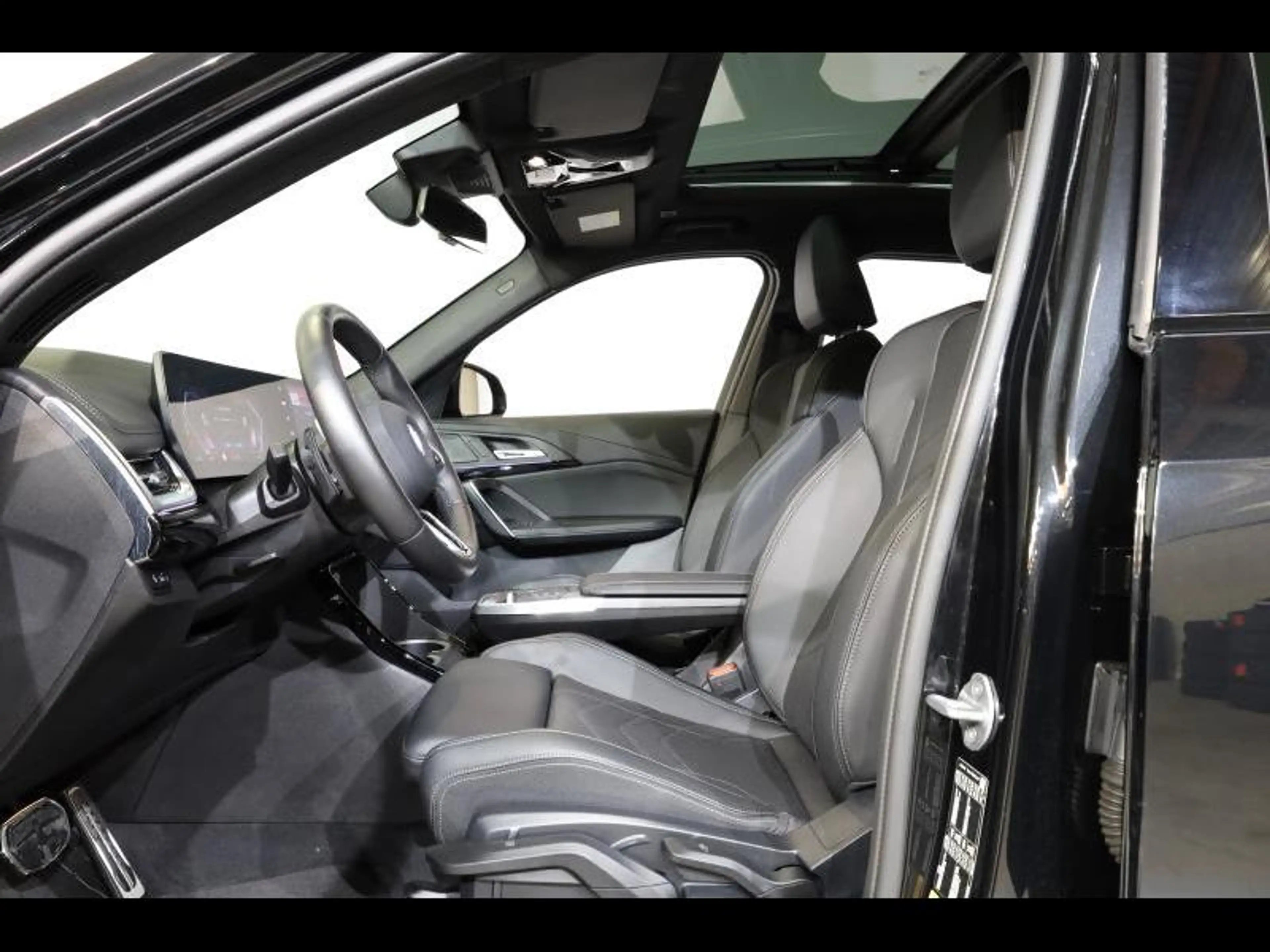 BMW iX1 eDrive20 Kit M Sport iX1 eDrive 20 — photo 10