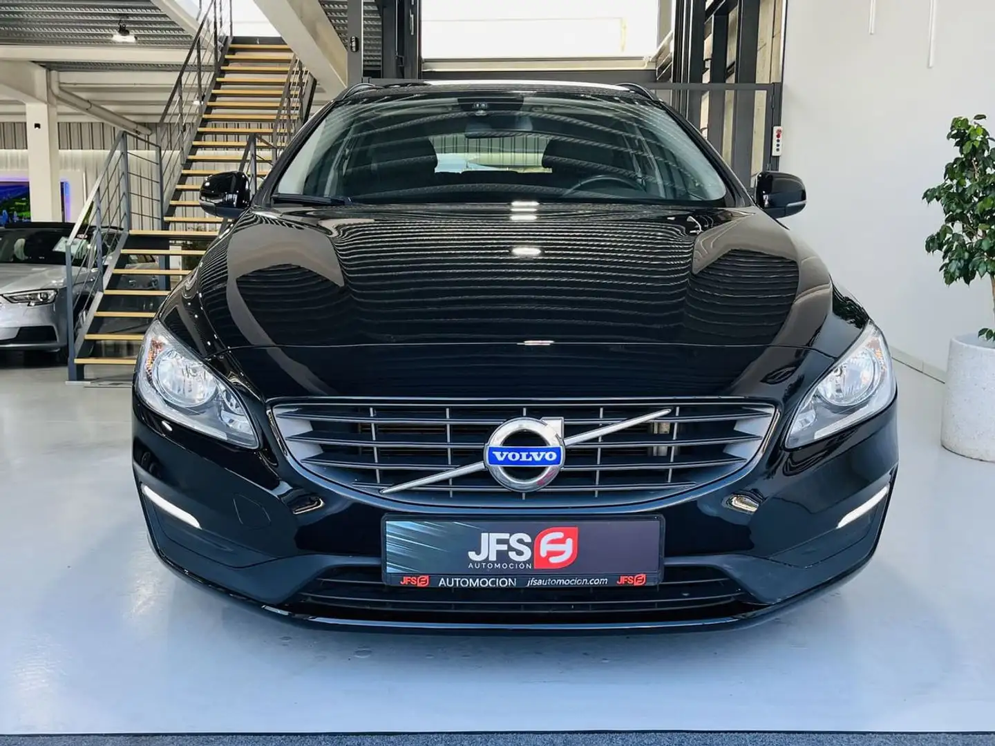 Volvo V60 D2 Momentum 120 Negro - 2