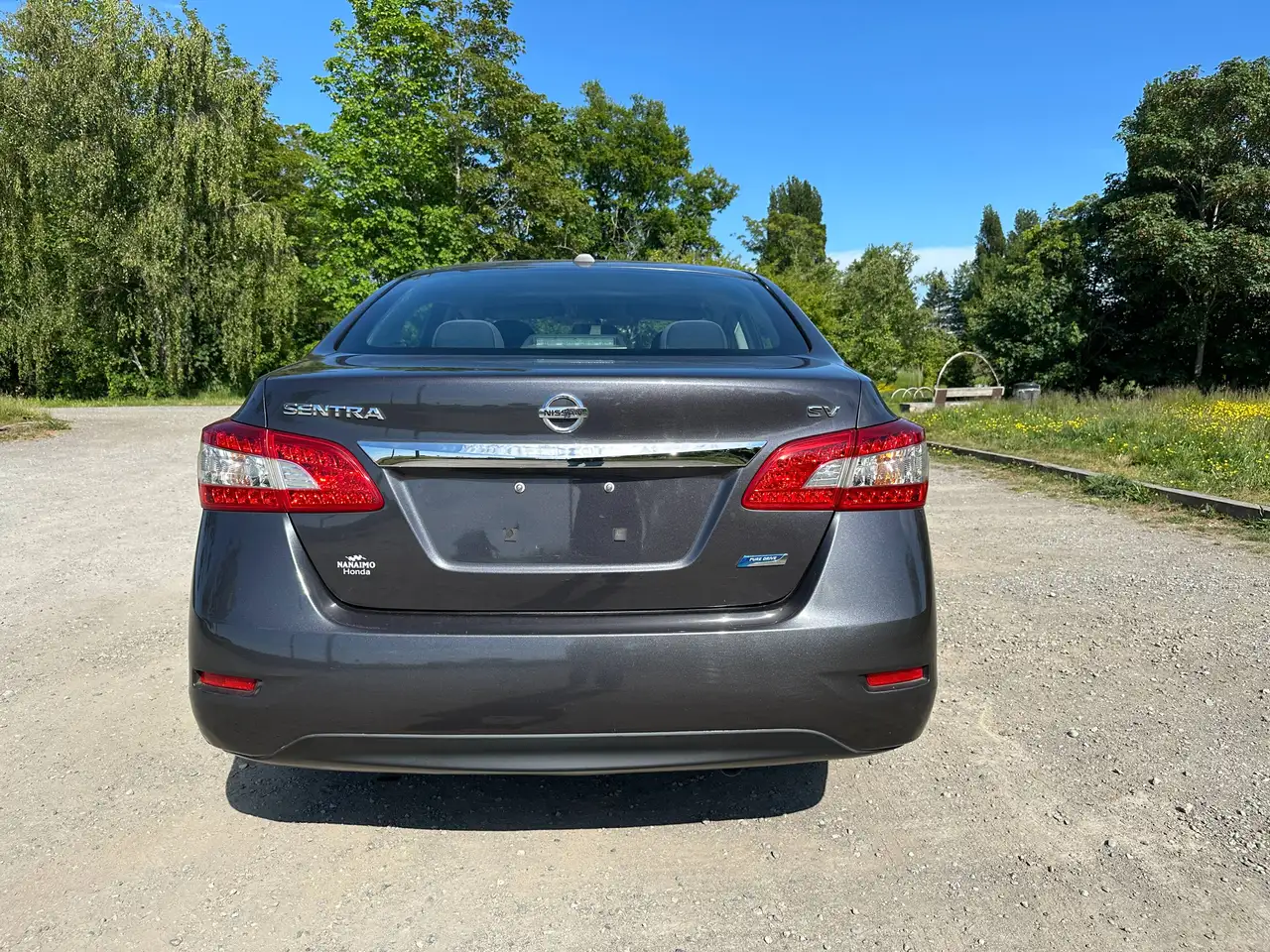 Nissan Sentra снимка Nissan Sentra