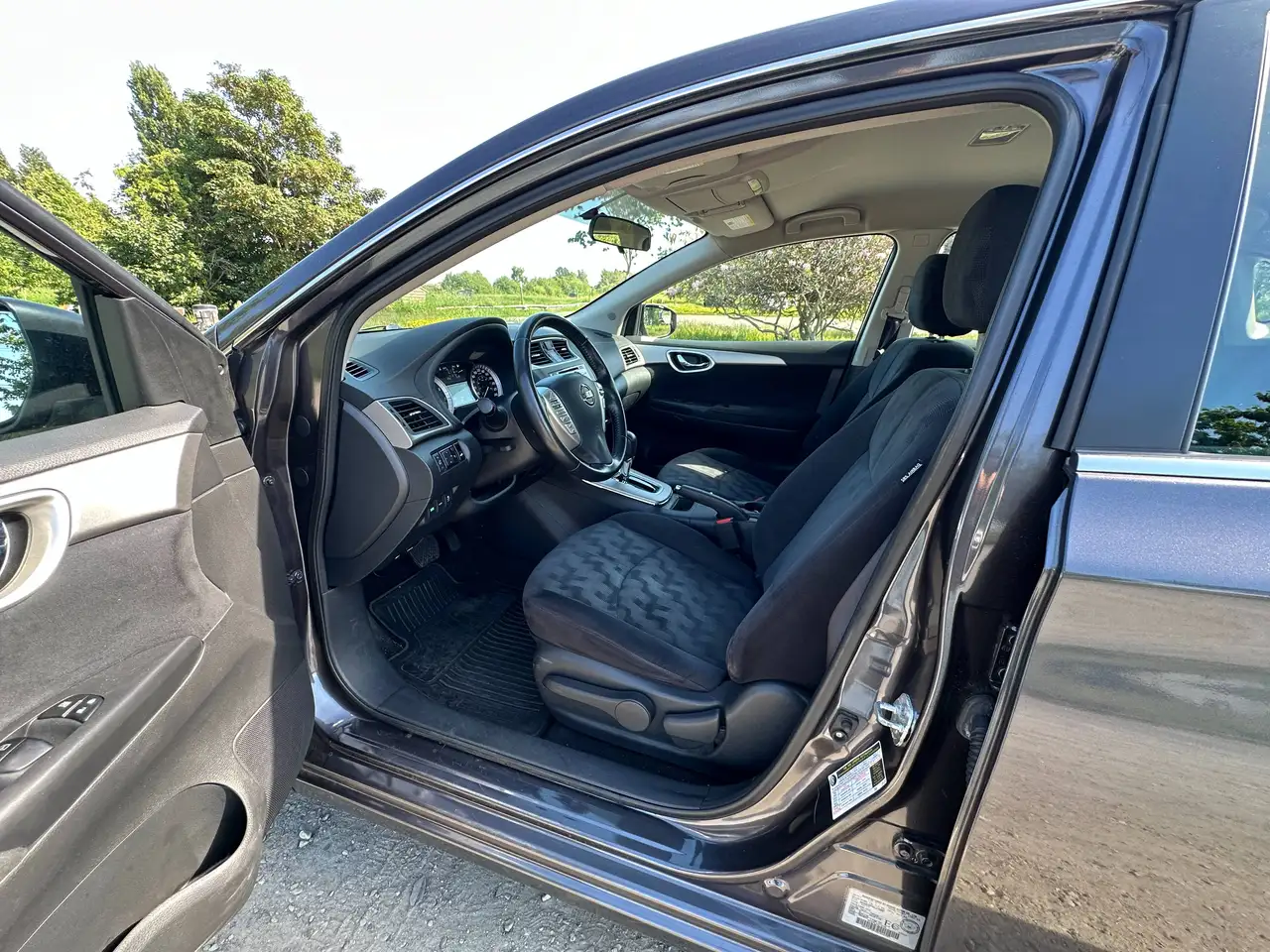 Nissan Sentra снимка Nissan Sentra