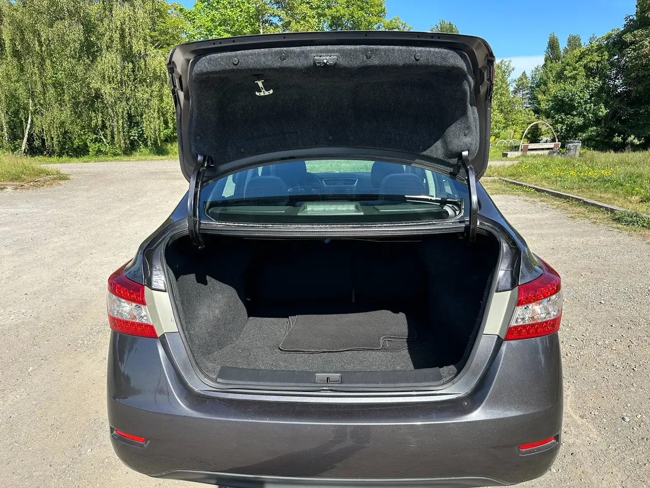Nissan Sentra снимка Nissan Sentra