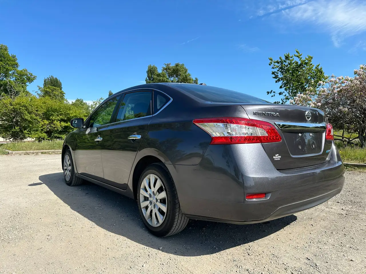 Nissan Sentra снимка Nissan Sentra